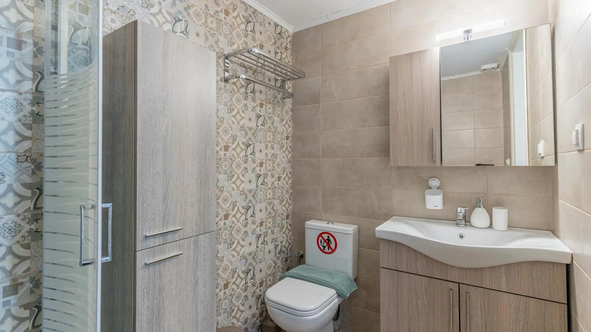 Beachfront Bliss By Halu! Spacious Vacation House Nea Skioni Holiday home