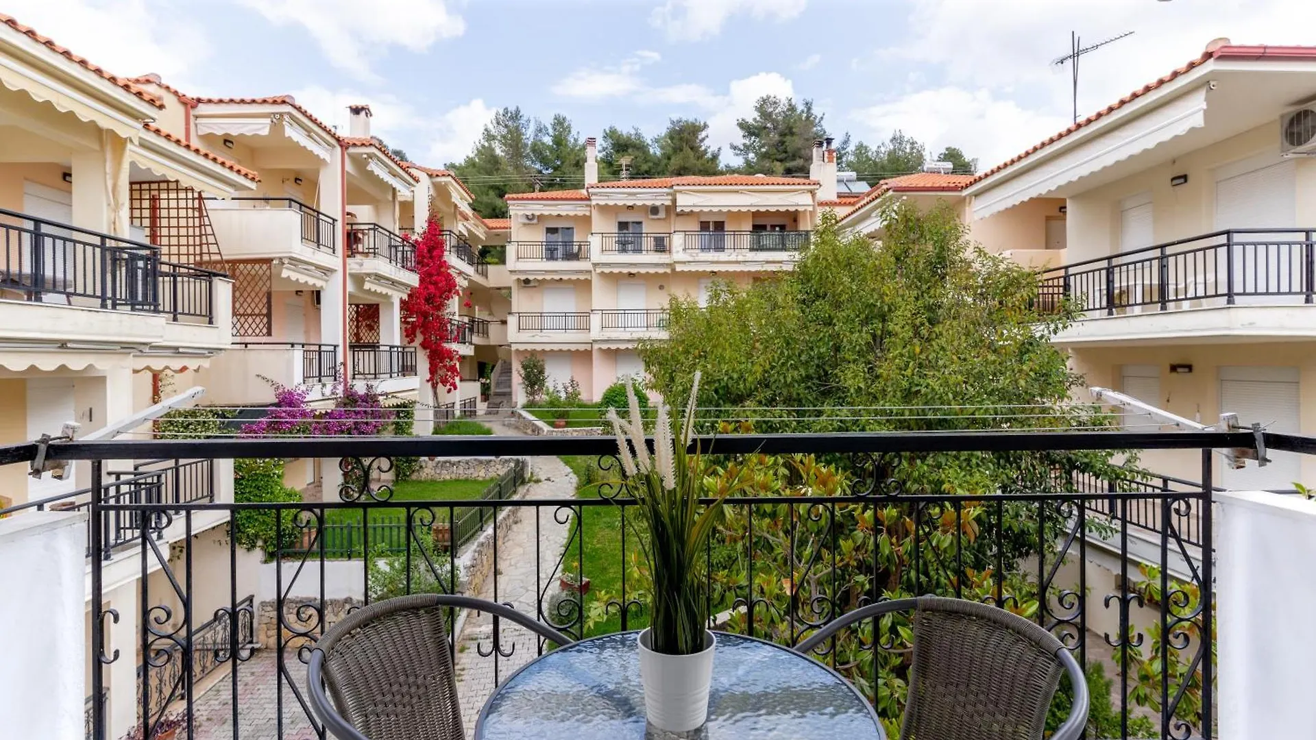 Holiday home Beachfront Bliss By Halu! Spacious Vacation House Nea Skioni Greece