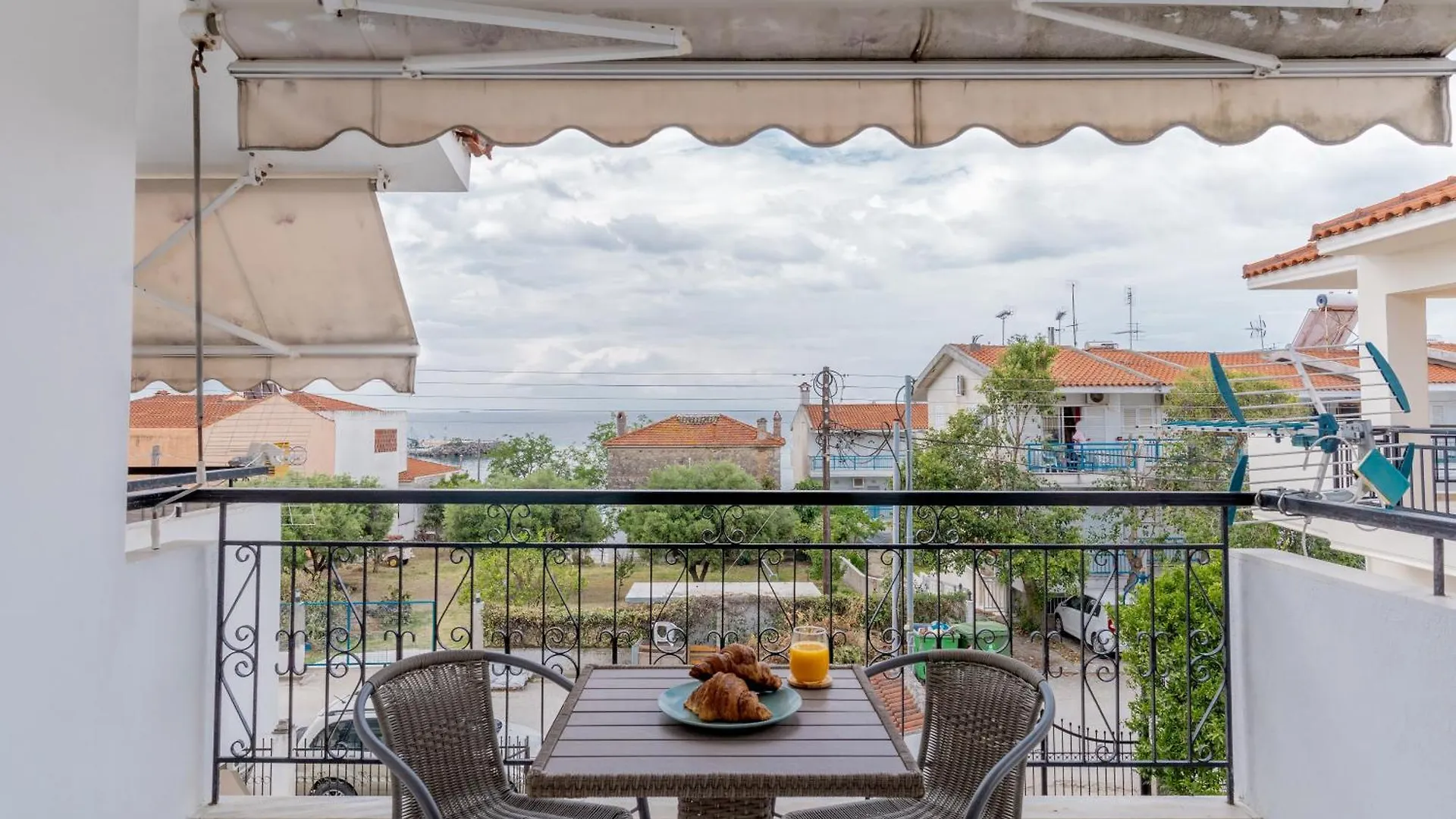 Beachfront Bliss By Halu! Spacious Vacation House Nea Skioni 0*,